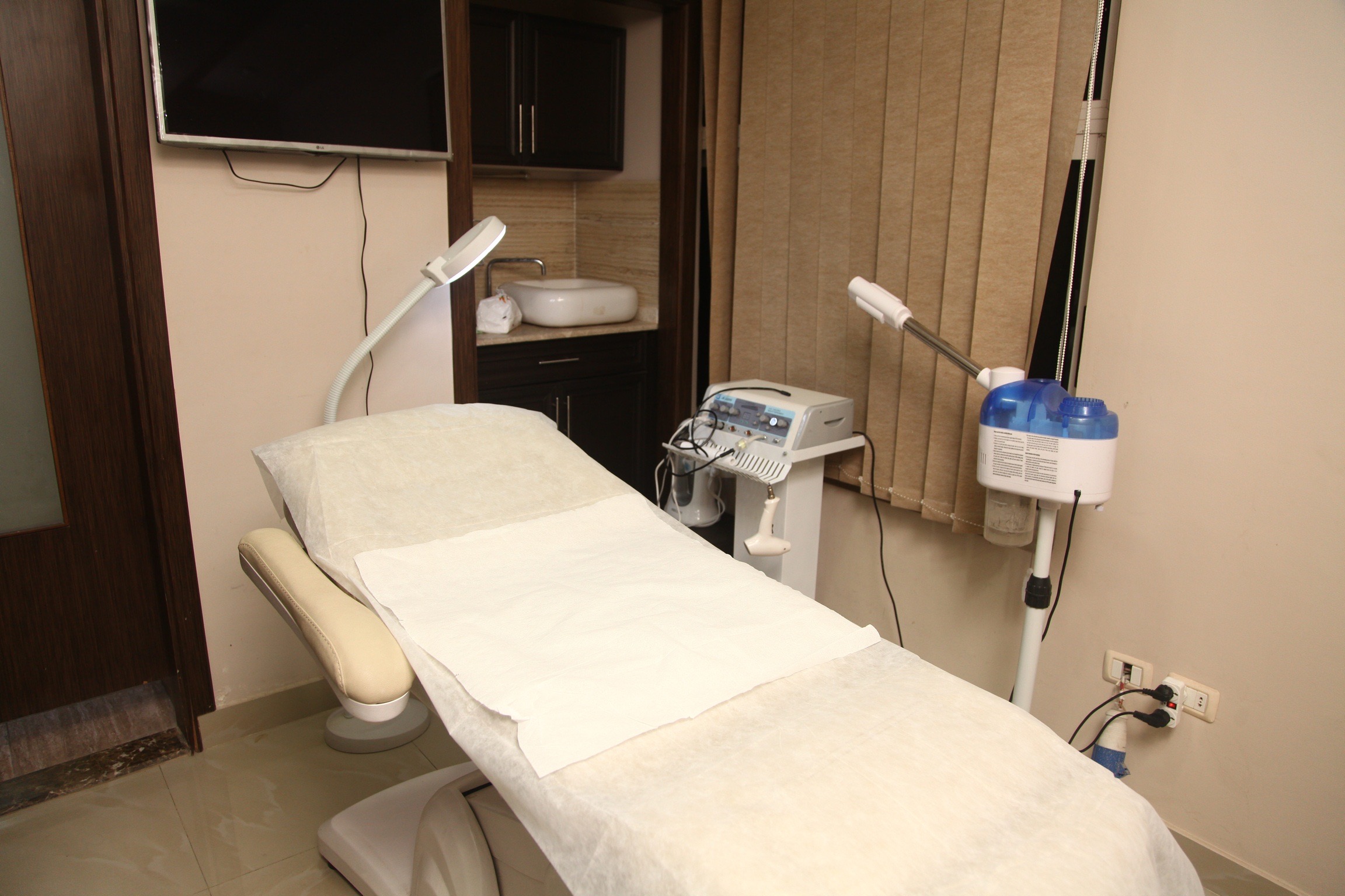 Jothen Rehab City - Comfortable waiting area at laser clinic